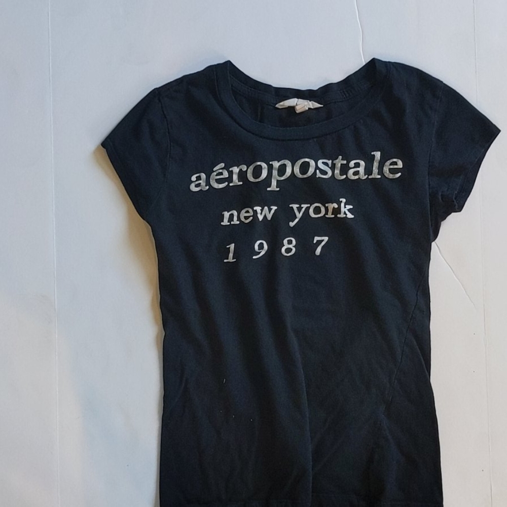 Aeropostale black t-shirt